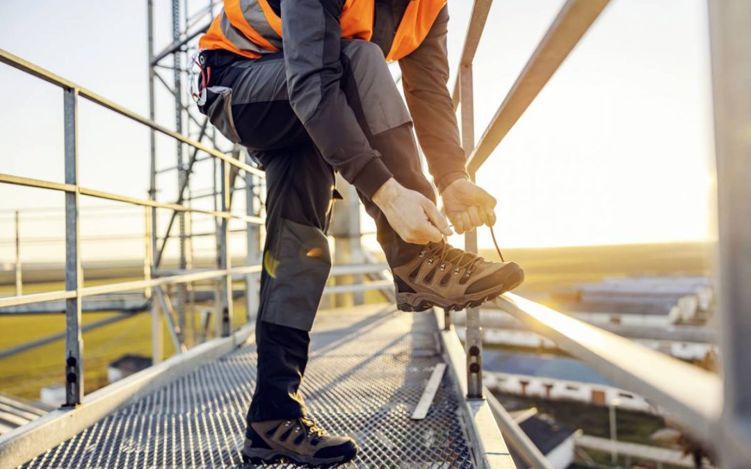 Chaussures de sécurité : faut-il vraiment opter pour un modèle montant ?