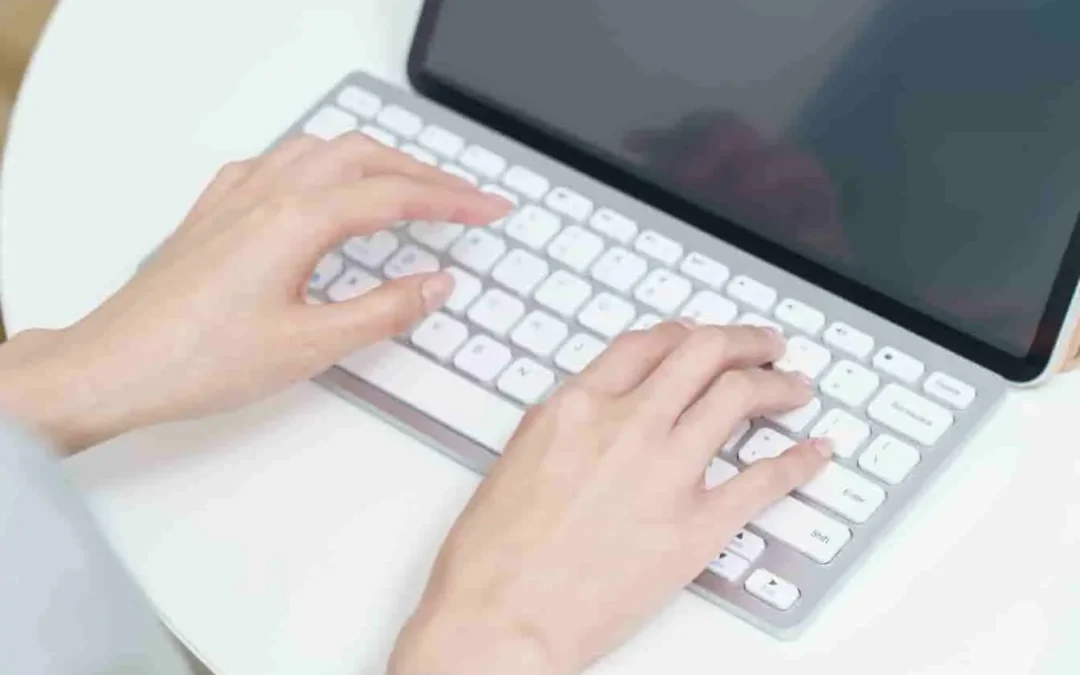 Comment faire un antislash sur MacBook : guide complet des raccourcis clavier