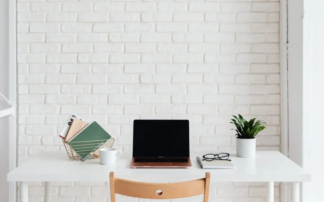 Quelle distance respecter entre un bureau et un mur ? Les règles d&rsquo;ergonomie et d&rsquo;aménagement de l&rsquo;espace de travail