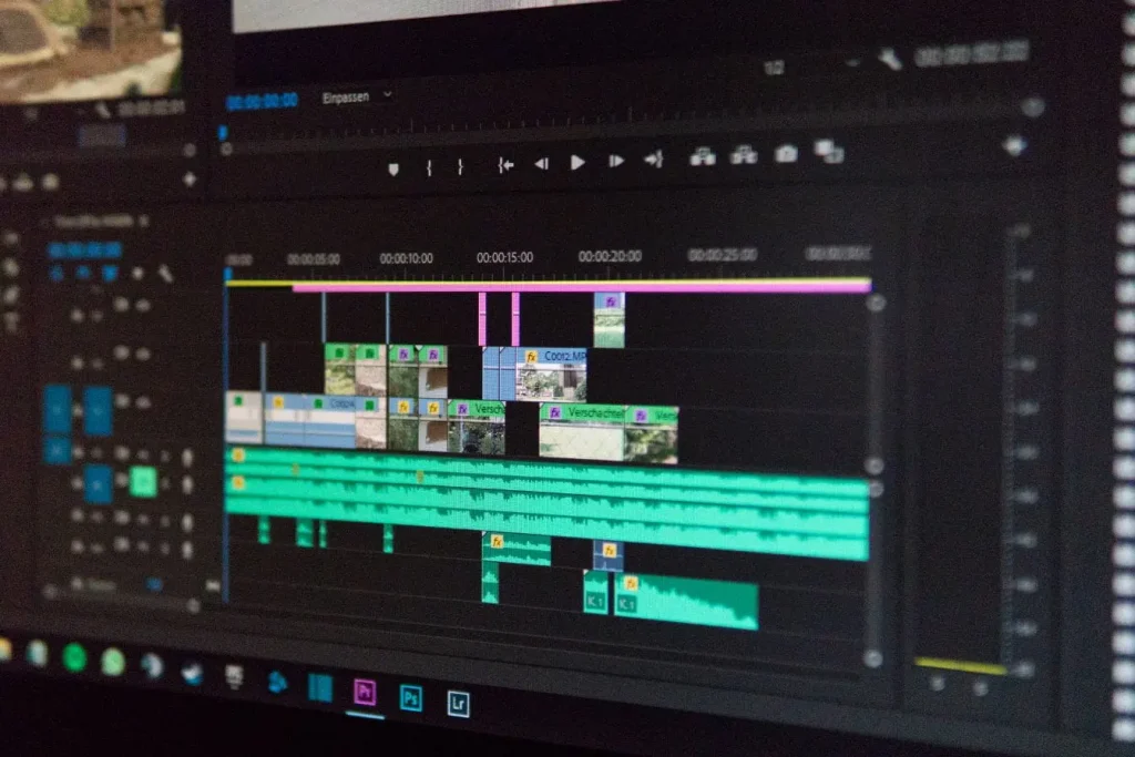 Écran d’ordinateur affichant logiciel de montage vidéo